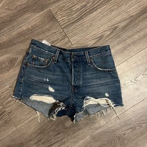 Distressed levis shorts size 25
